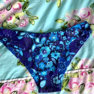 Kulani Kinis Size Small in Belle